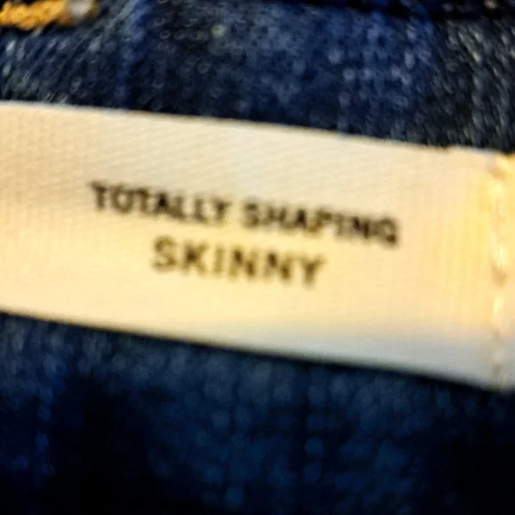 Womens NEW SIGNATURE LEVI SHAPING JEANS. 4. (WAIST 27) - Picture 9 of 15